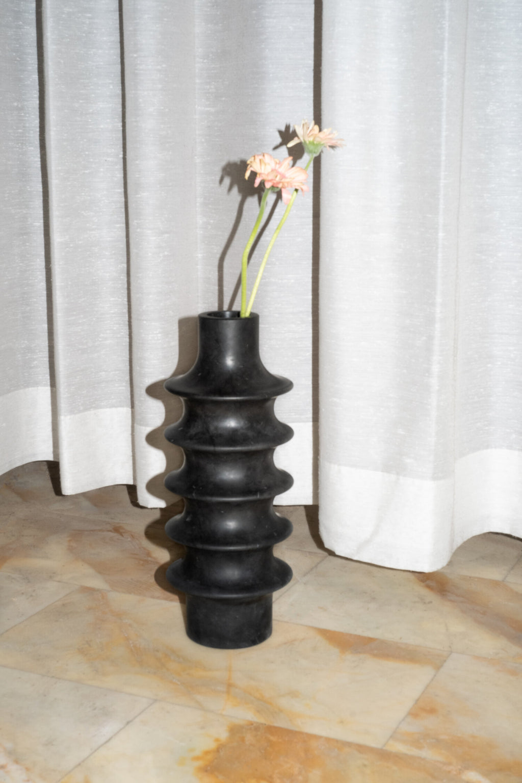 EDUARD BLACK VASE